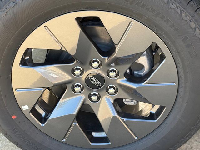 2025 Ford F-150 Lightning Flash - Photo 10