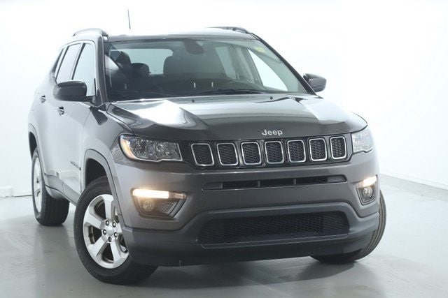 Used 2018 Jeep Compass Latitude with VIN 3C4NJDBB2JT355846 for sale in Parma, OH