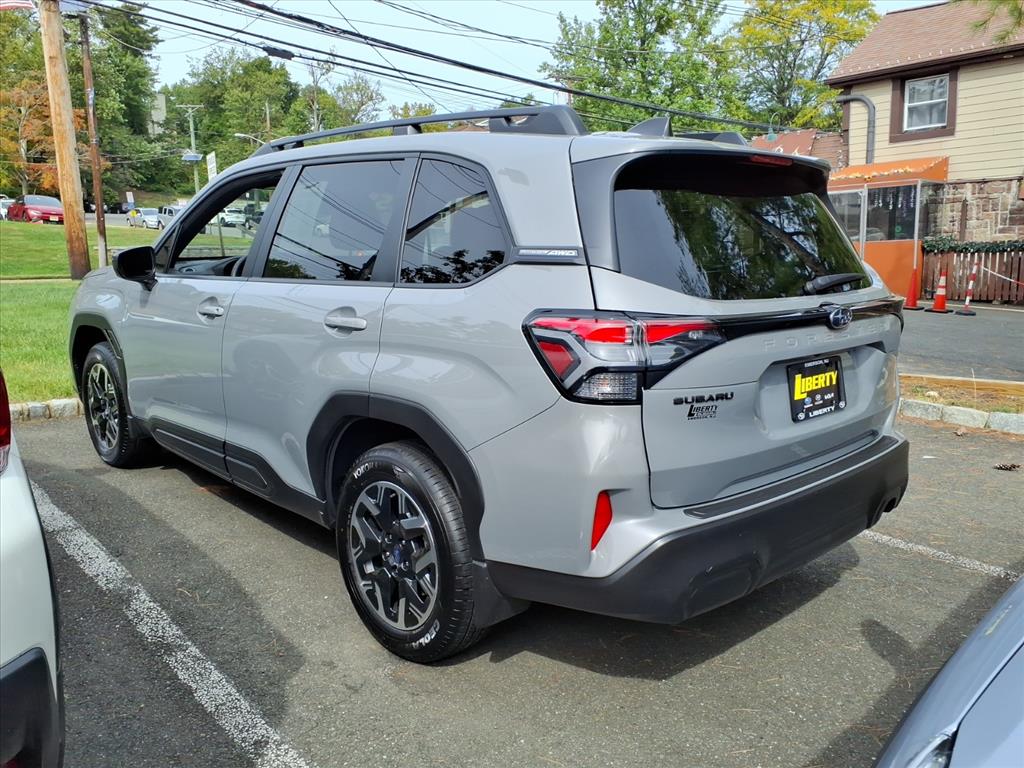 2025 Subaru Forester Premium photo 2
