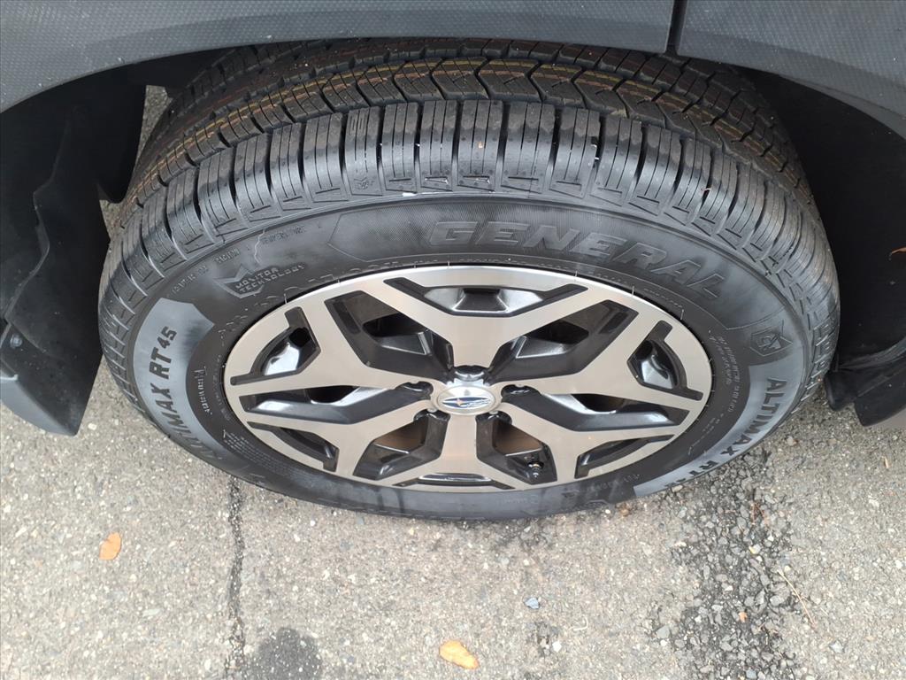 2022 Subaru Forester Premium photo 2