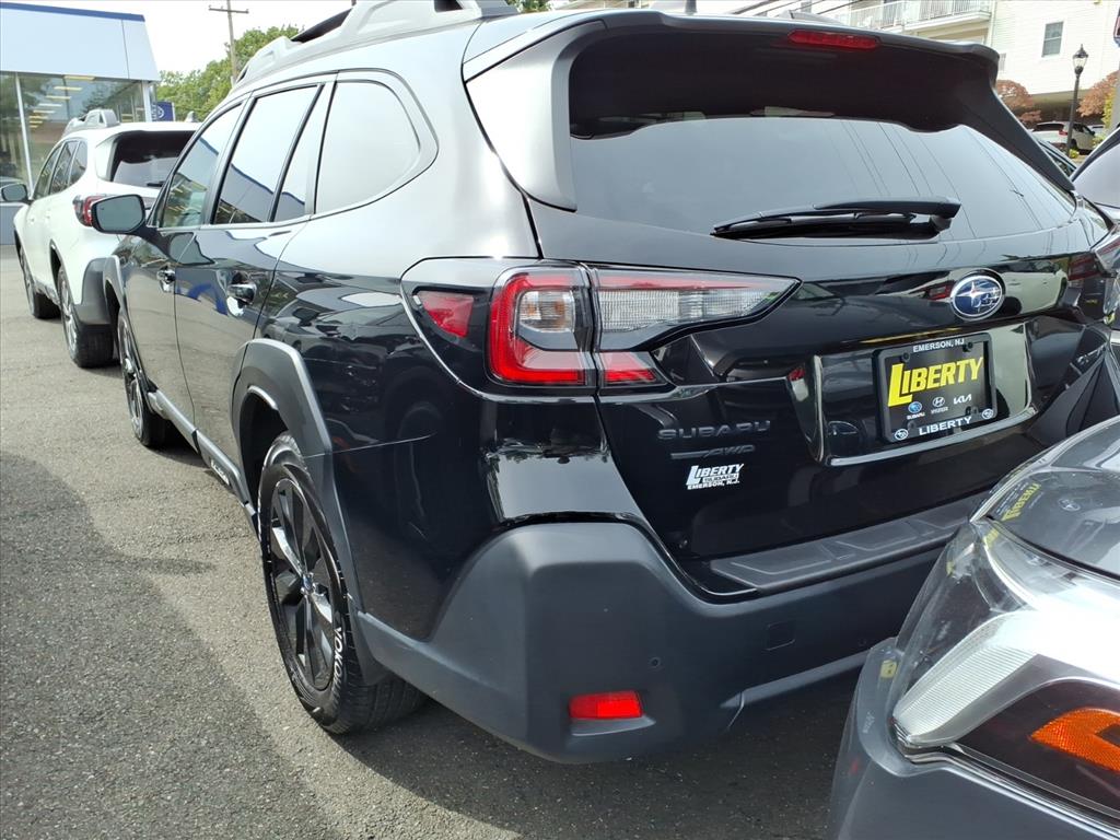 2023 Subaru Outback Onyx Edition photo 2
