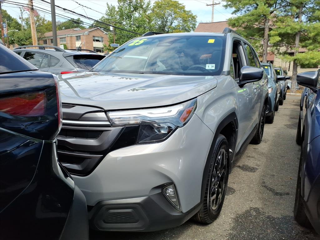 2025 Subaru Forester Premium photo 2
