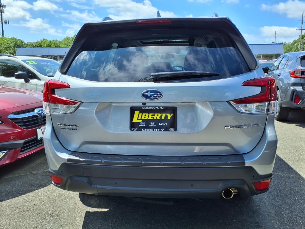 2021 Subaru Forester Limited photo 3