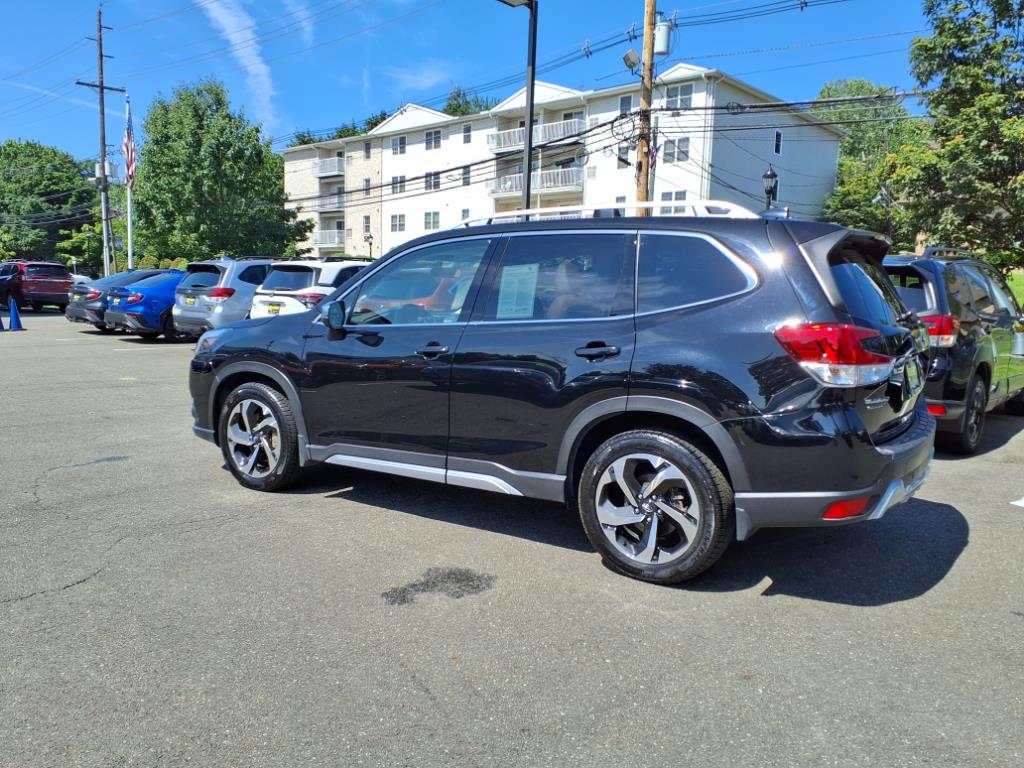 2022 Subaru Forester Touring photo 4