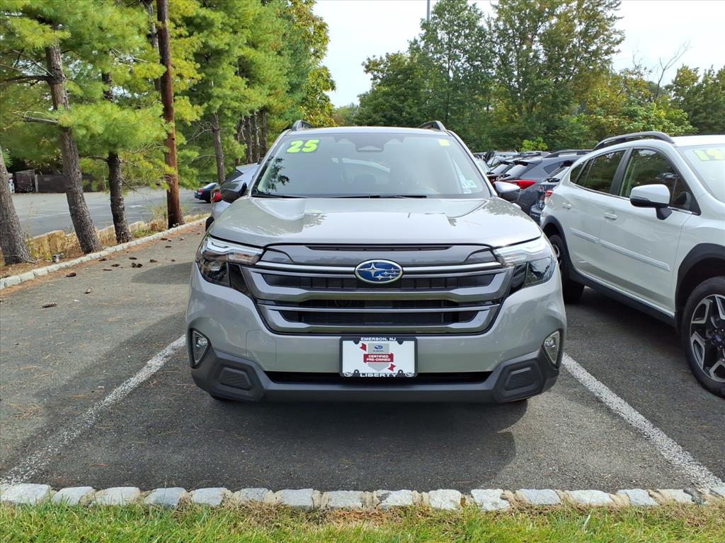 2025 Subaru Forester Premium photo 2