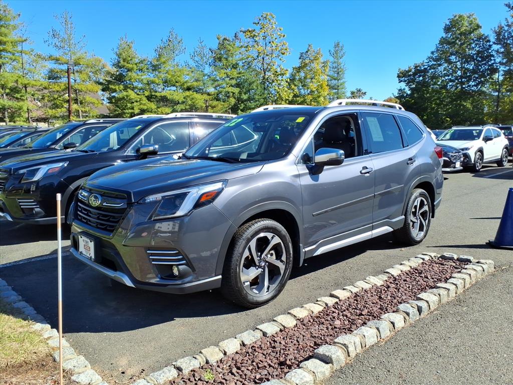 2022 Subaru Forester Touring photo 2