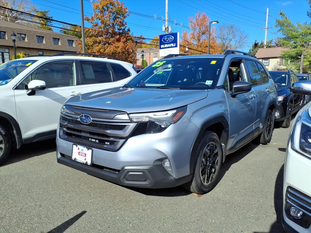 2025 Subaru Forester Premium photo 3