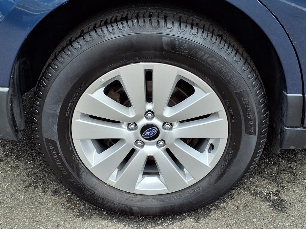 2019 Subaru Outback 2.5i Premium photo 3