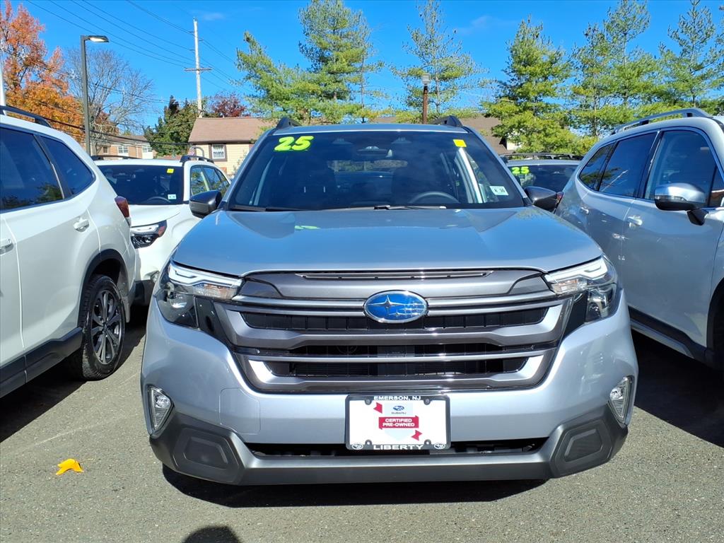 2025 Subaru Forester Premium photo 2