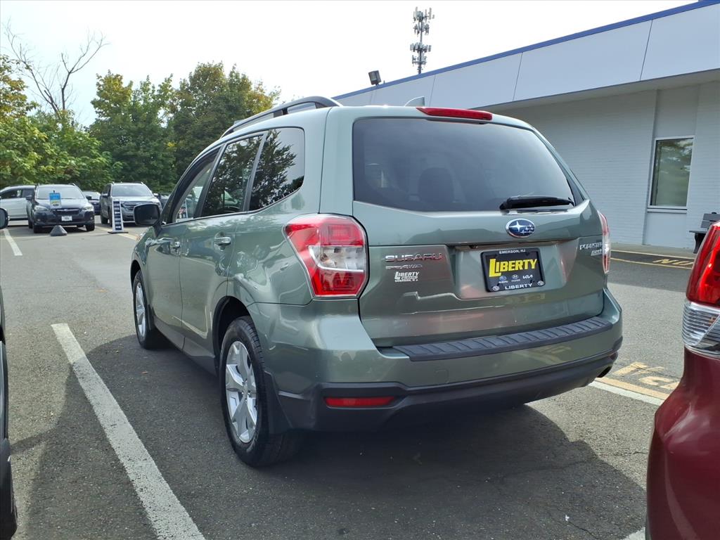 2016 Subaru Forester 2.5i Premium photo 4