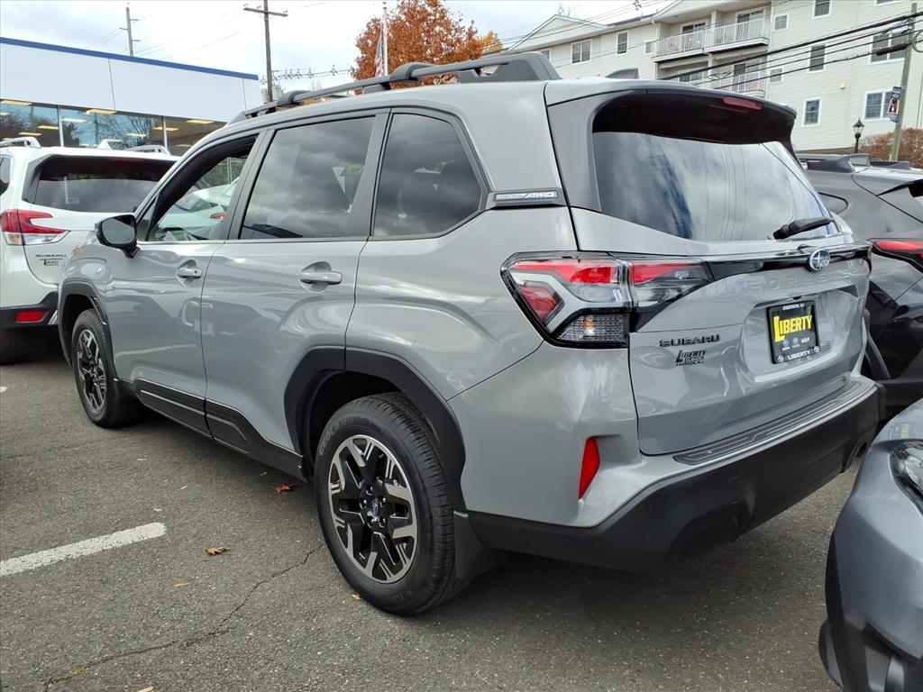 2025 Subaru Forester Premium photo 3