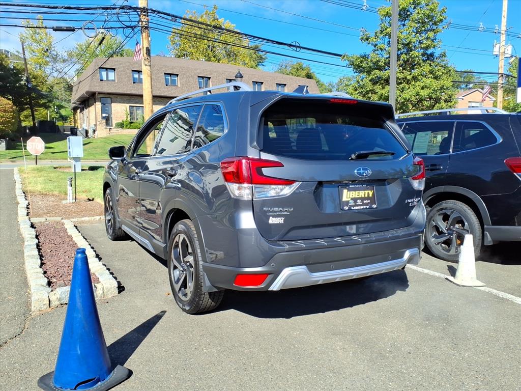 2022 Subaru Forester Touring photo 3
