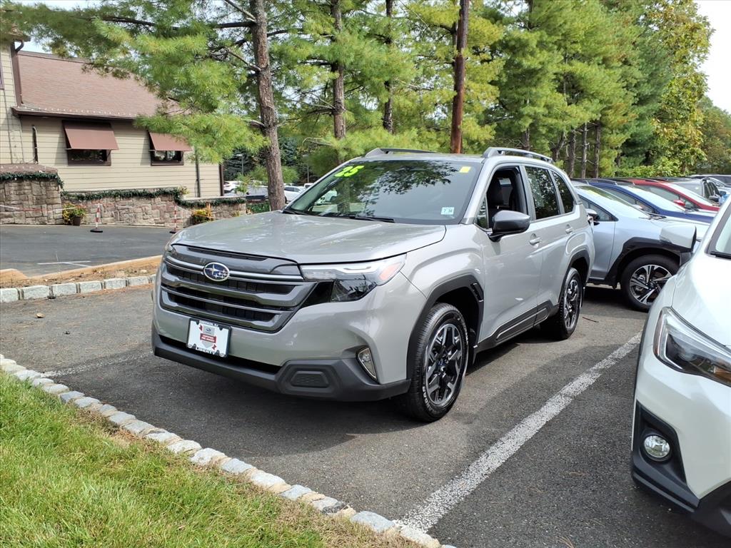 2025 Subaru Forester Premium photo 3