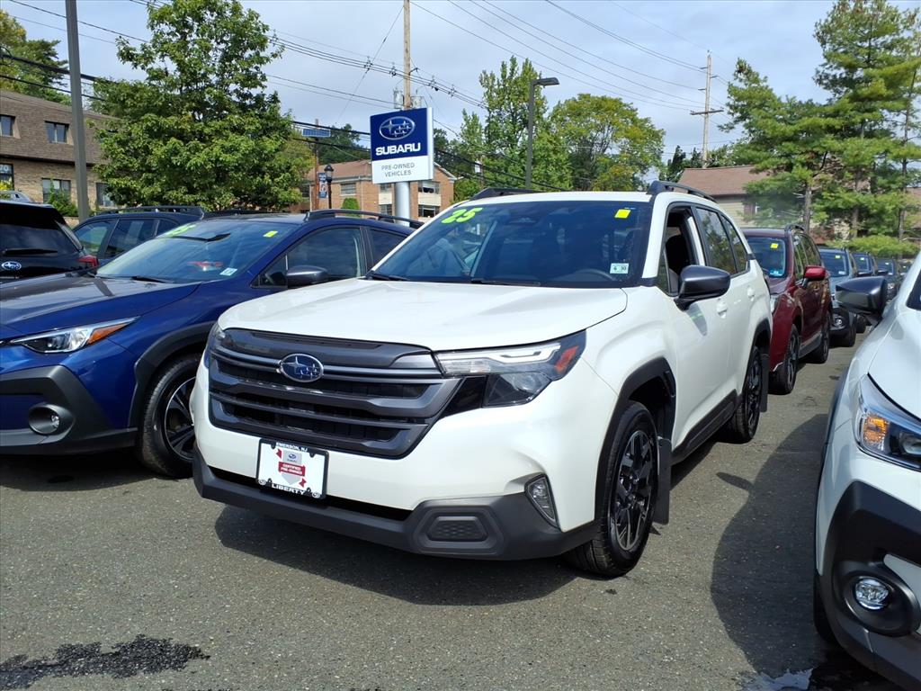 2025 Subaru Forester Premium photo 3