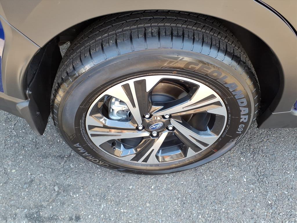 2024 Subaru Crosstrek Premium photo 3