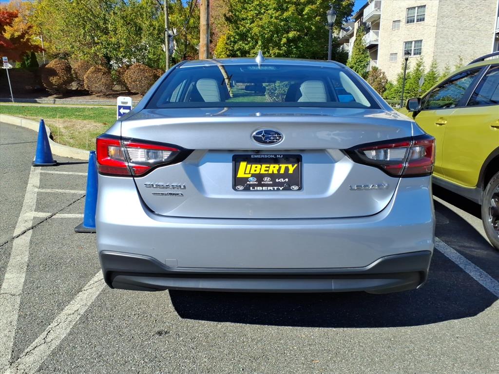 2023 Subaru Legacy Premium photo 3