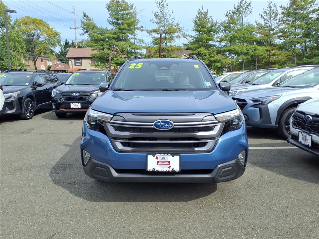 2025 Subaru Forester Premium photo 2