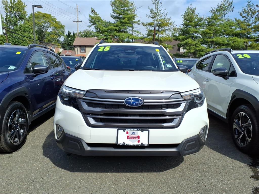 2025 Subaru Forester Premium photo 2