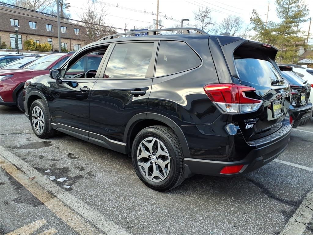 Used 2023 Subaru Forester Premium SUV