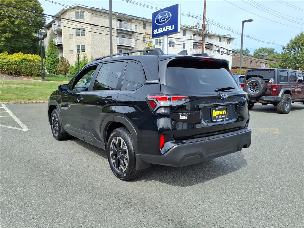 2025 Subaru Forester Premium photo 2