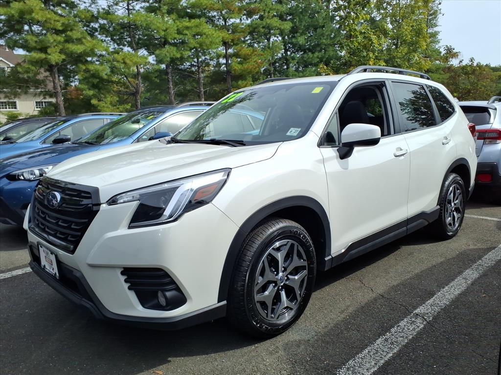 2022 Subaru Forester Premium photo 2