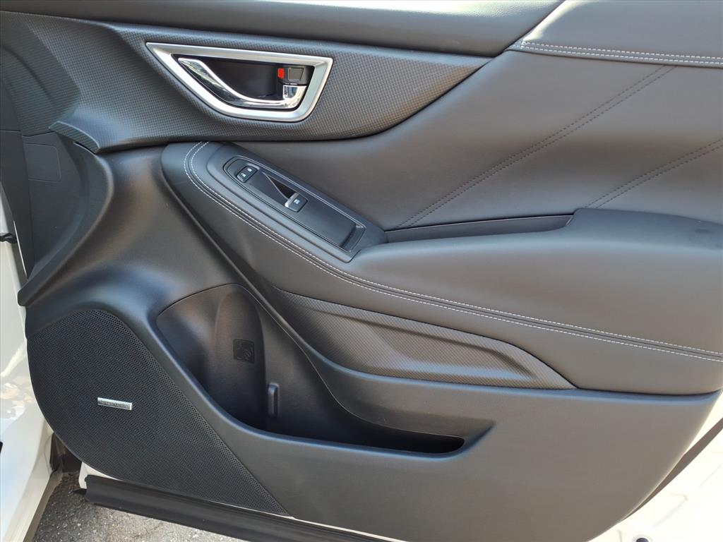 2022 Subaru Forester Touring photo 2