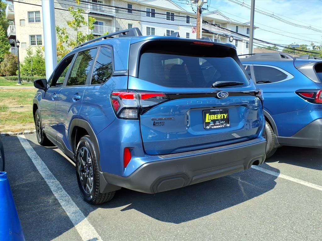2025 Subaru Forester Premium photo 3