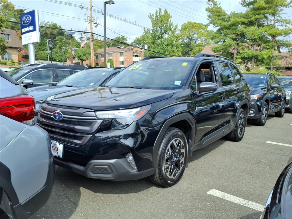 2025 Subaru Forester Premium photo 2
