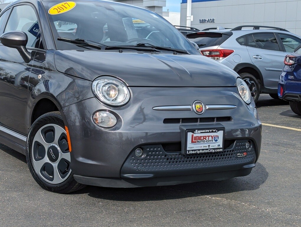 Used 2017 FIAT 500e Battery Electric with VIN 3C3CFFGE6HT524076 for sale in Libertyville, IL