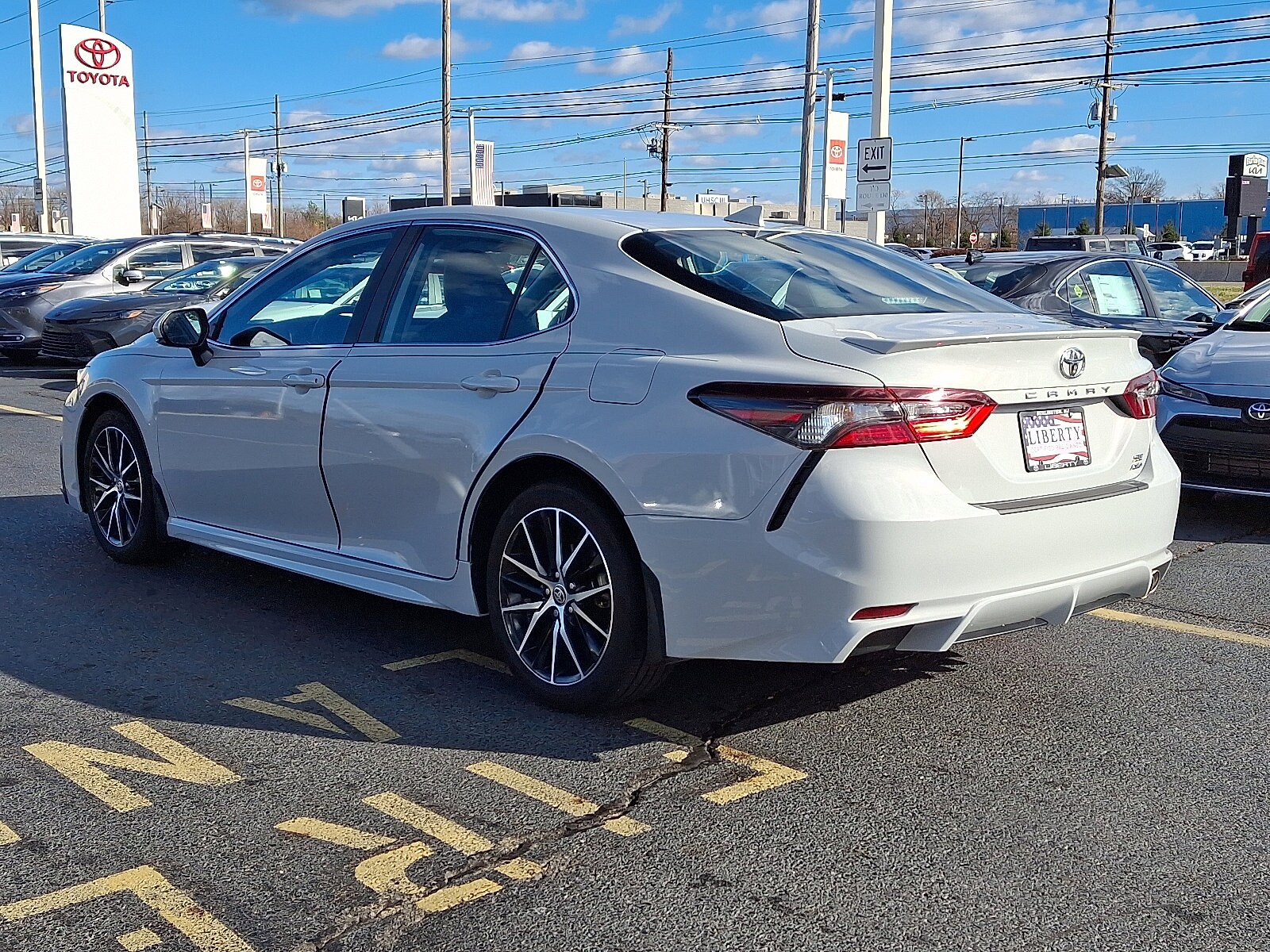 2024 Toyota Camry SE photo 4