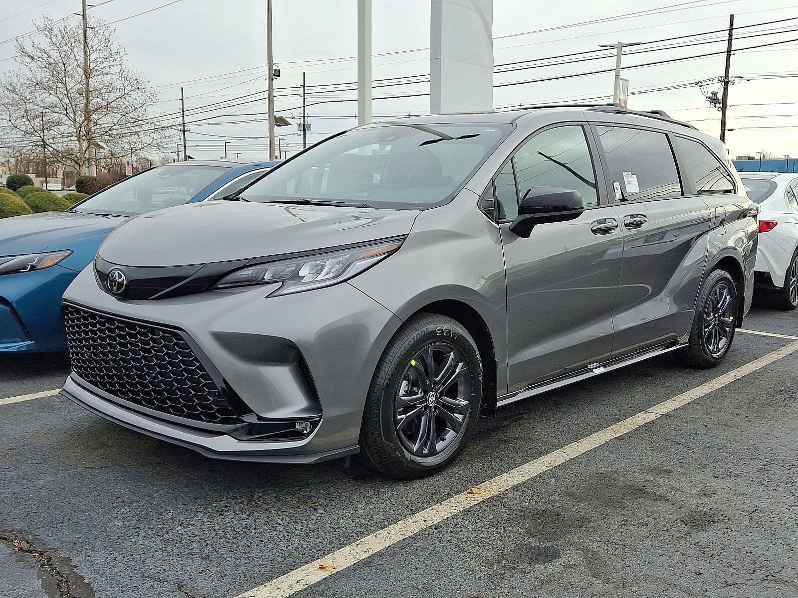 2026 Toyota Sienna XSE photo 2