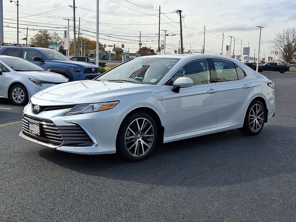 Used 2021 Toyota Camry Hybrid XLE Sedan