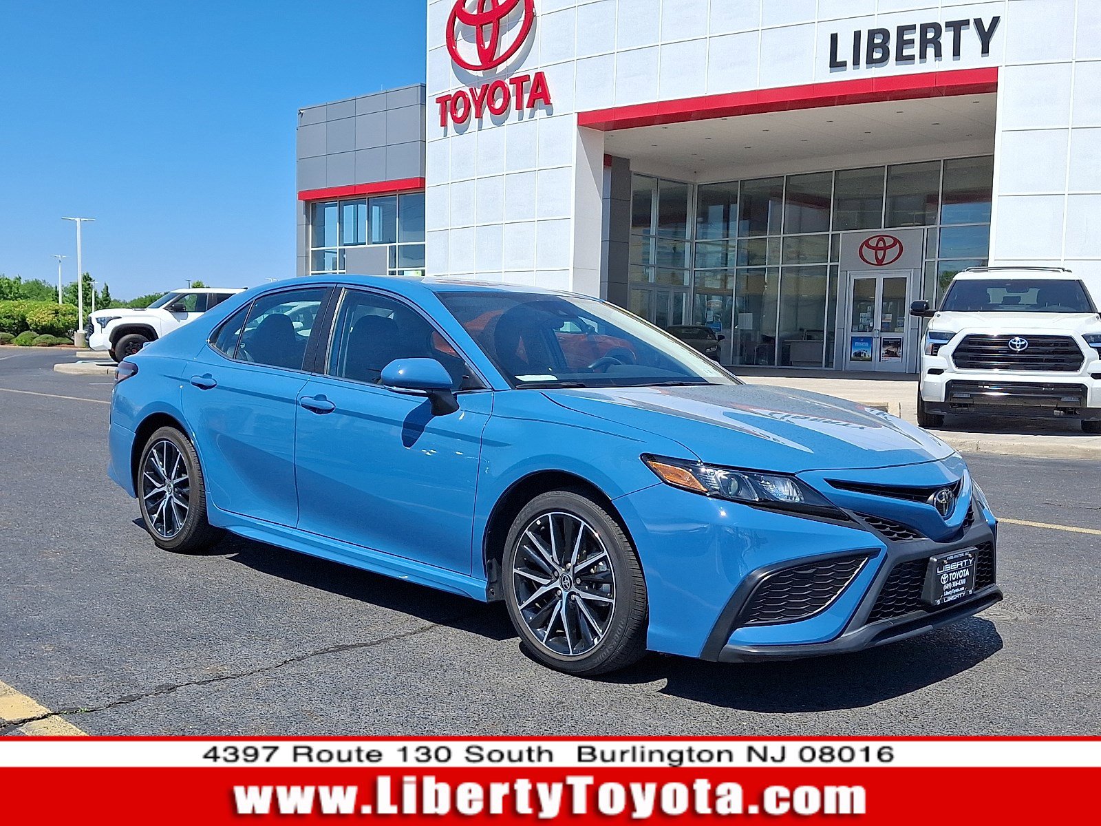 2023 Toyota Camry SE's photo