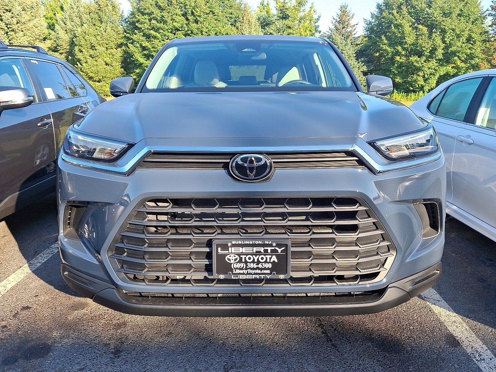 2025 Toyota Grand Highlander LE AWD photo 2