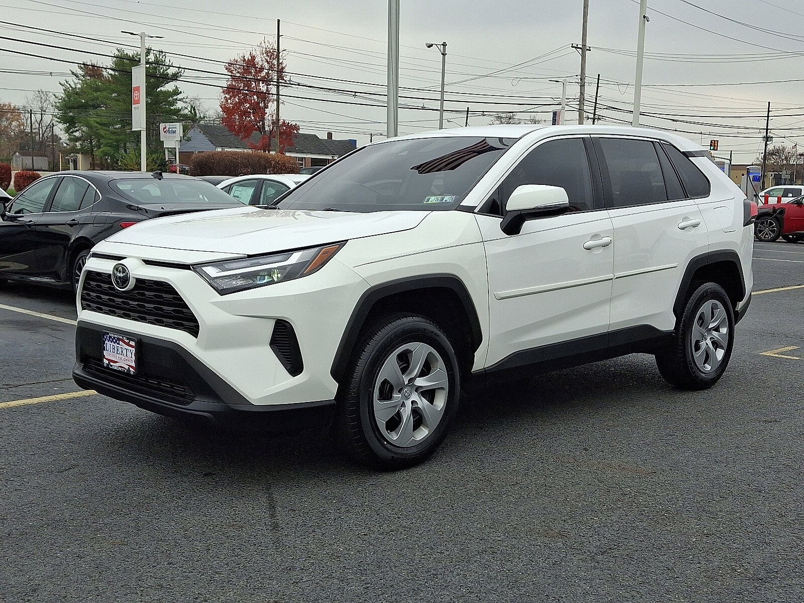 2023 Toyota RAV4 LE photo 3