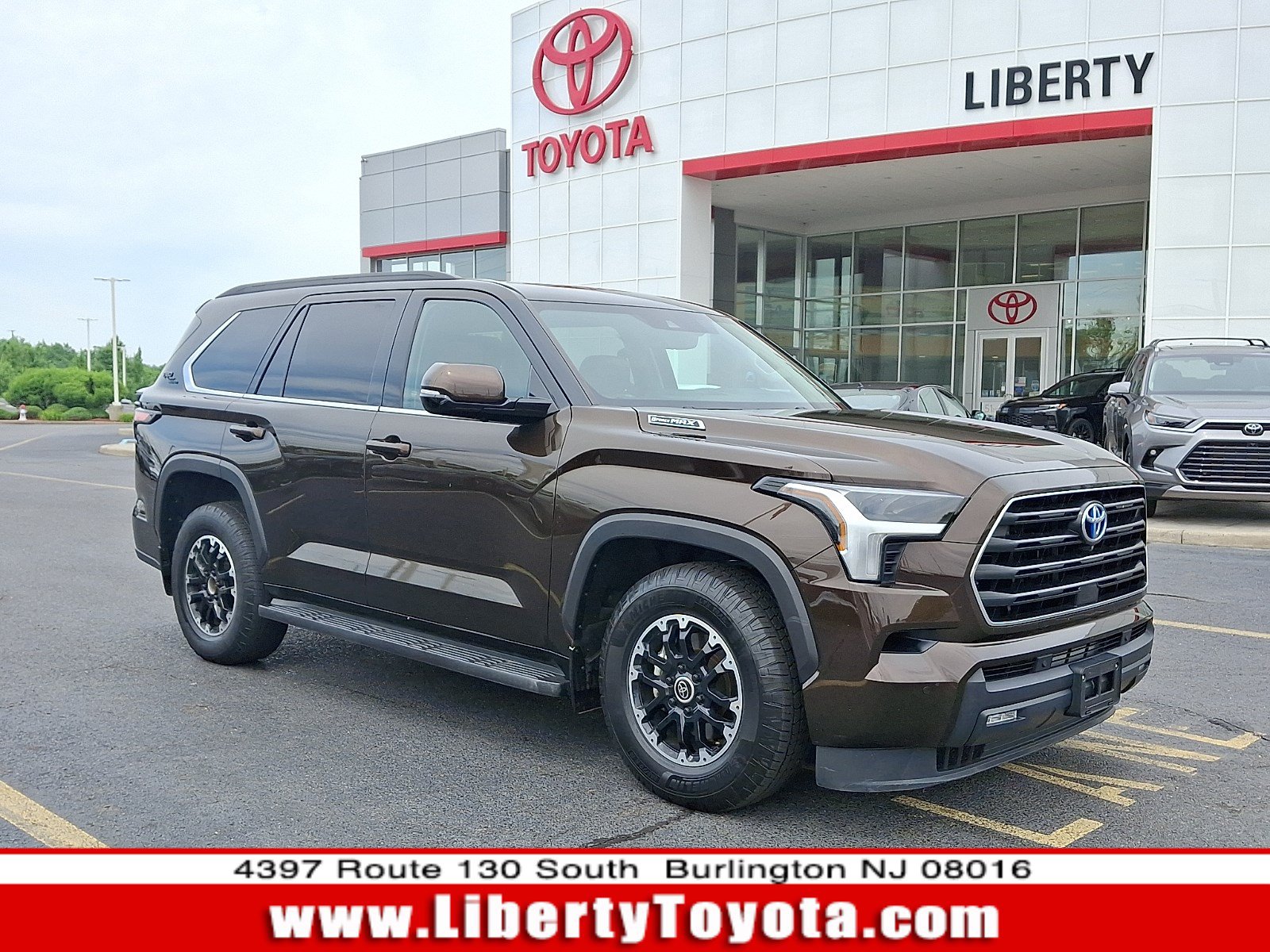 2023 Toyota Sequoia SR5 4WD i-FORCE MAX Hybrid's photo