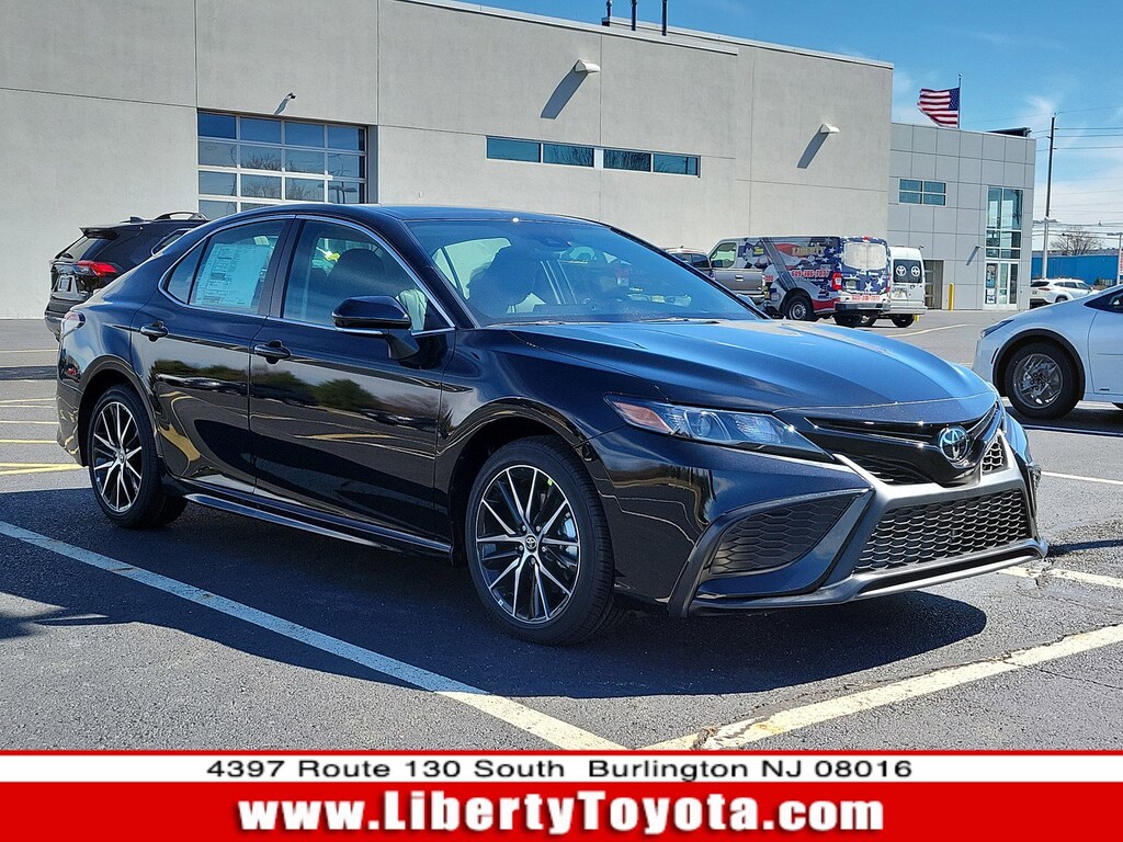 Used 2023 Toyota Camry SE Sedan
