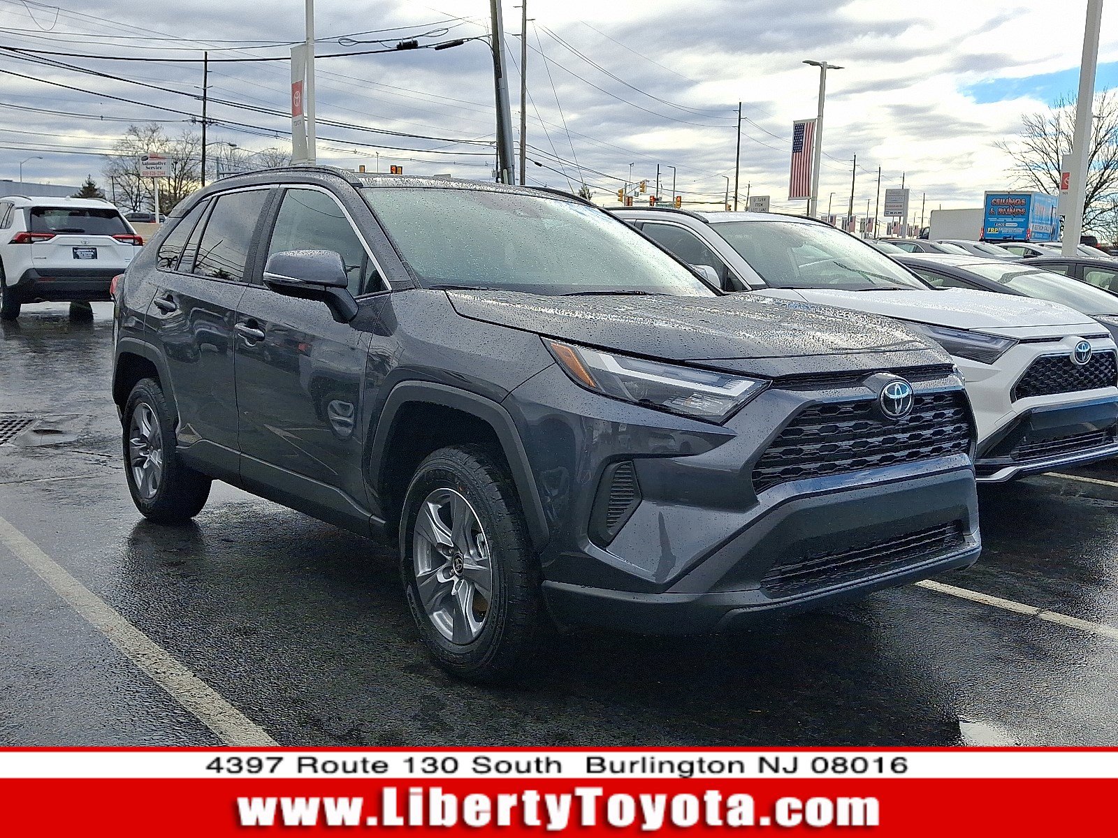 2025 Toyota RAV4 XLE's photo