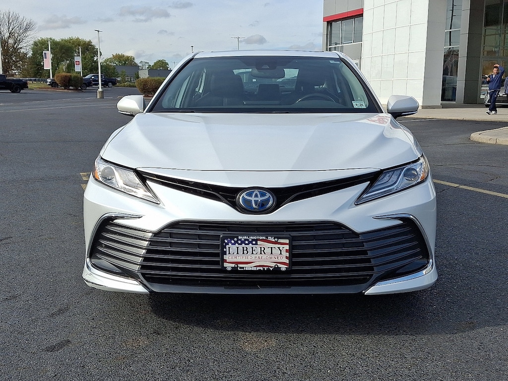 Used 2021 Toyota Camry Hybrid XLE Sedan
