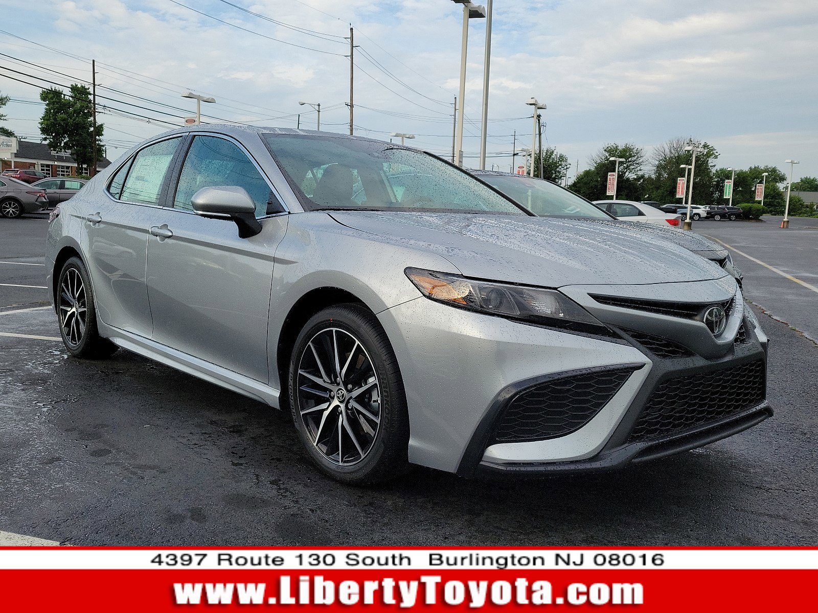 2023 Toyota Camry SE's photo