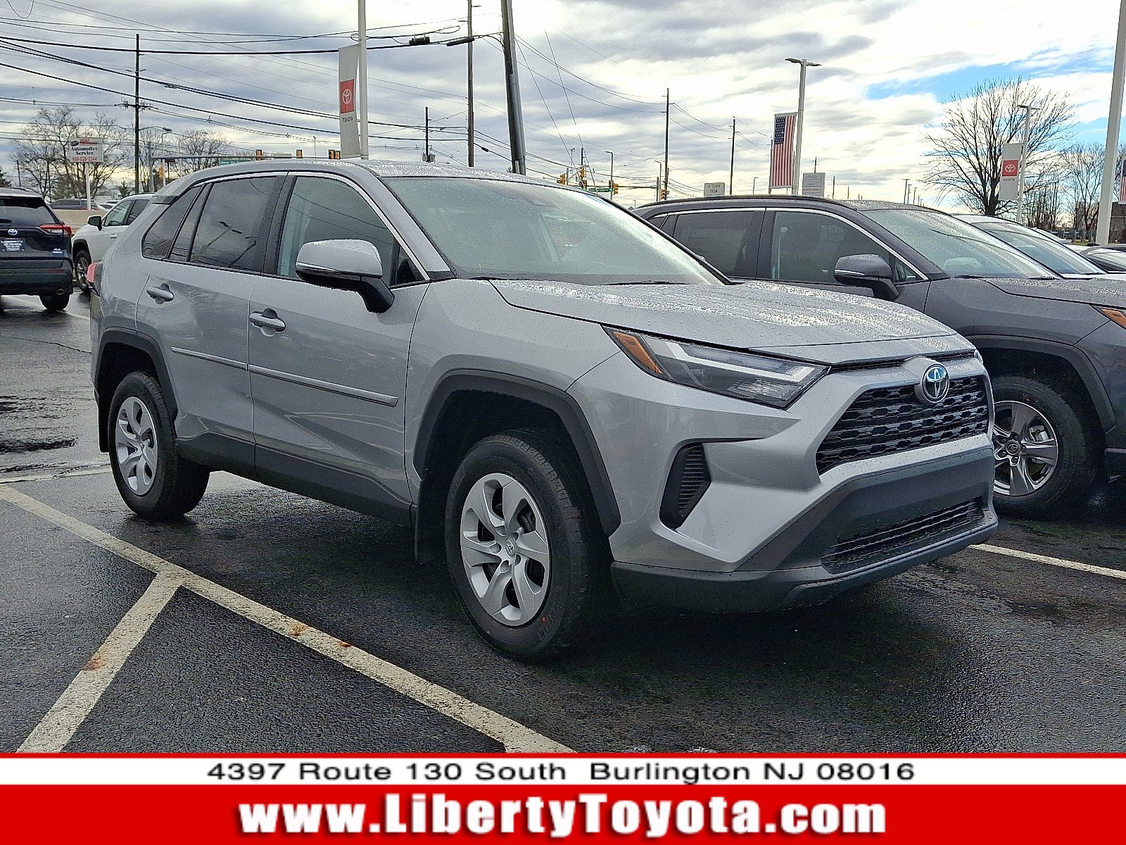 2025 Toyota RAV4 LE's photo