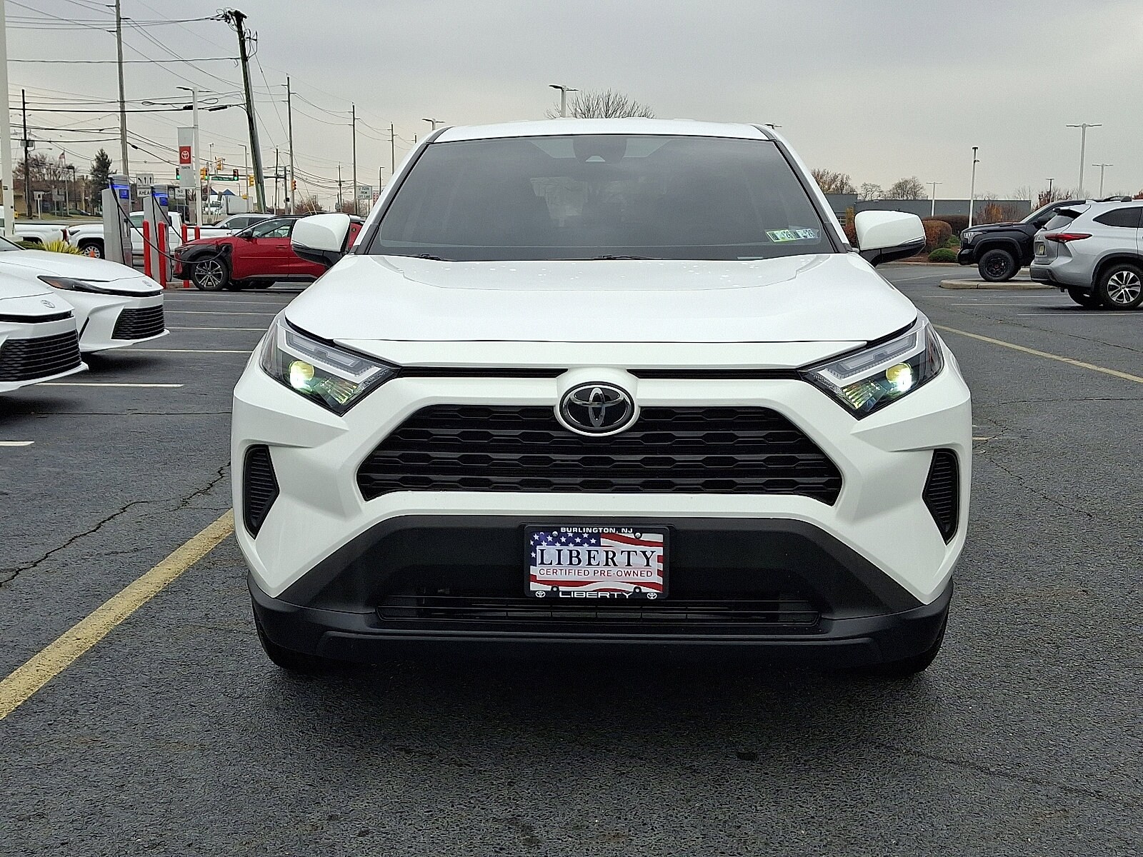 2023 Toyota RAV4 LE photo 2