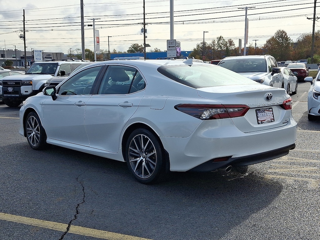 Used 2021 Toyota Camry Hybrid XLE Sedan