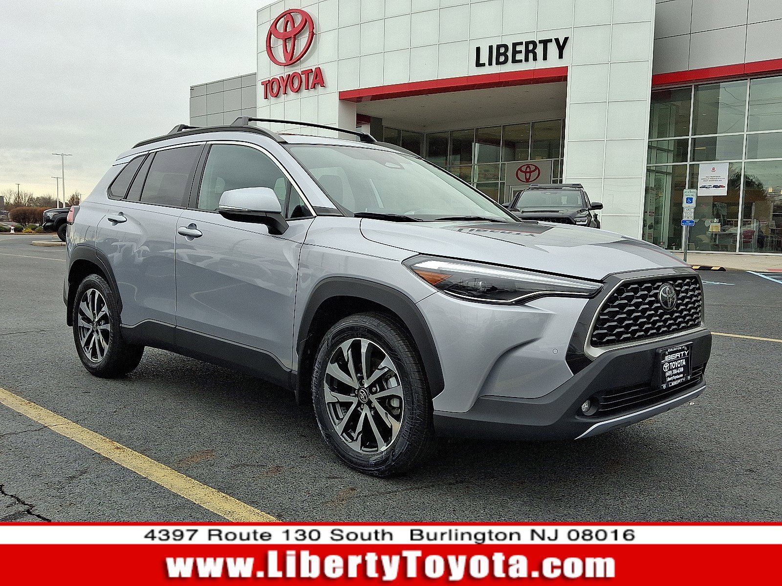 2024 Toyota Corolla Cross XLE's photo