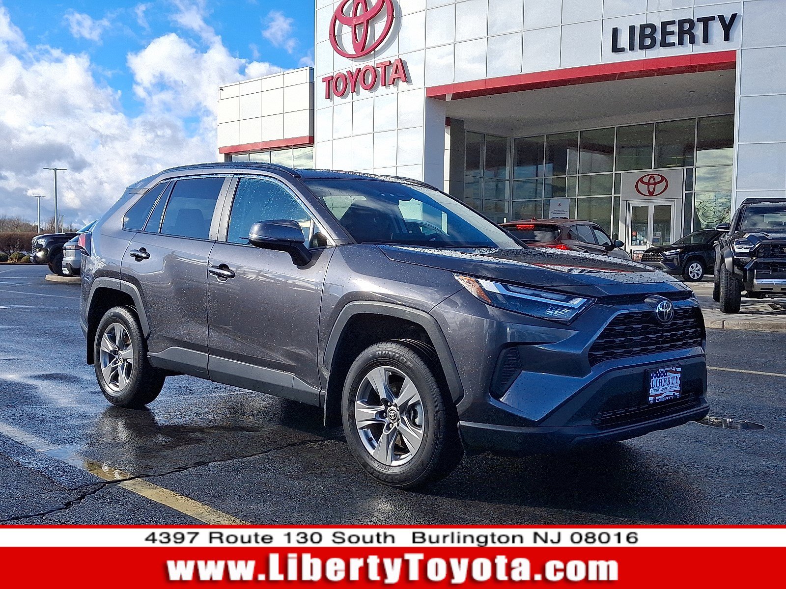 2024 Toyota RAV4 XLE's photo
