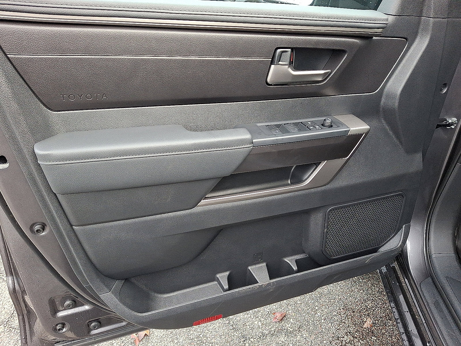 2026 Toyota Tundra SR5 - Photo 8