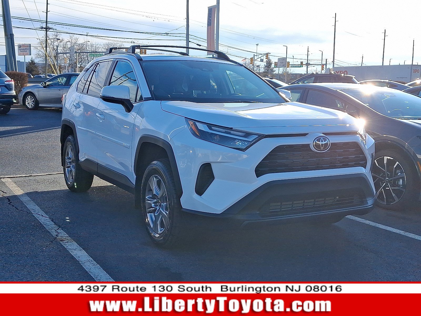 2025 Toyota RAV4 XLE's photo