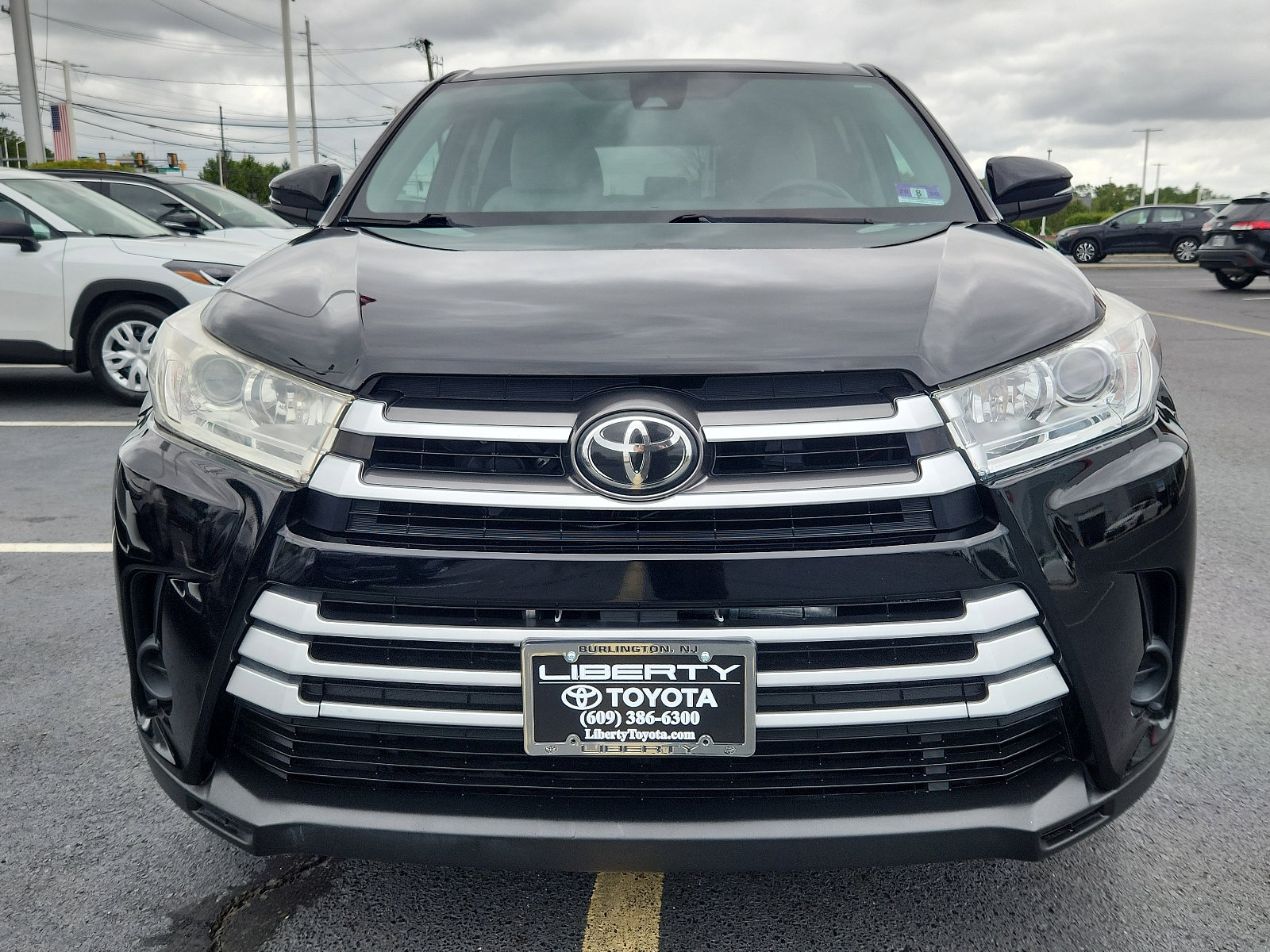 Used 2017 Toyota Highlander LE with VIN 5TDBZRFH1HS461135 for sale in Burlington, NJ