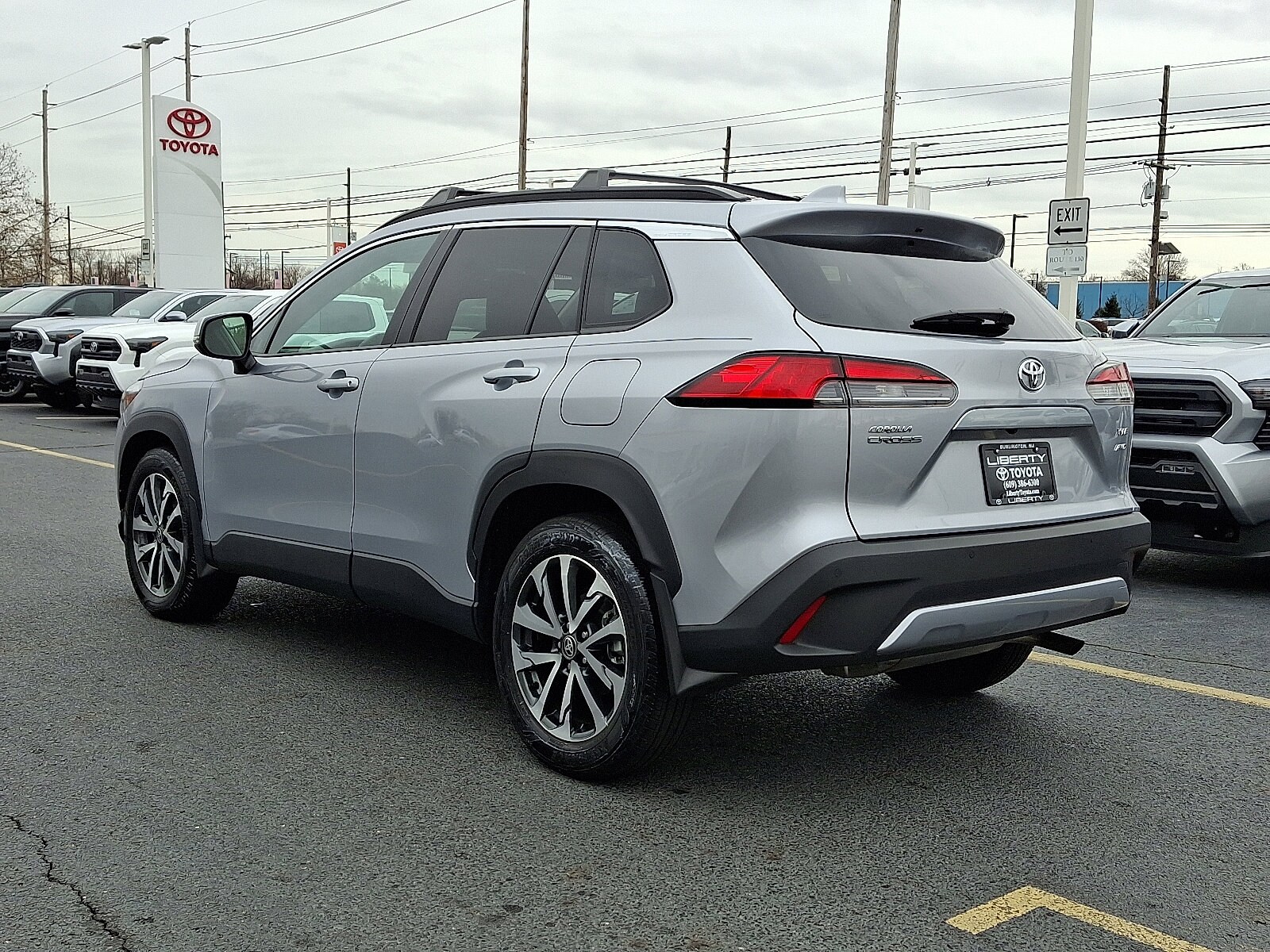 2024 Toyota Corolla Cross XLE photo 2