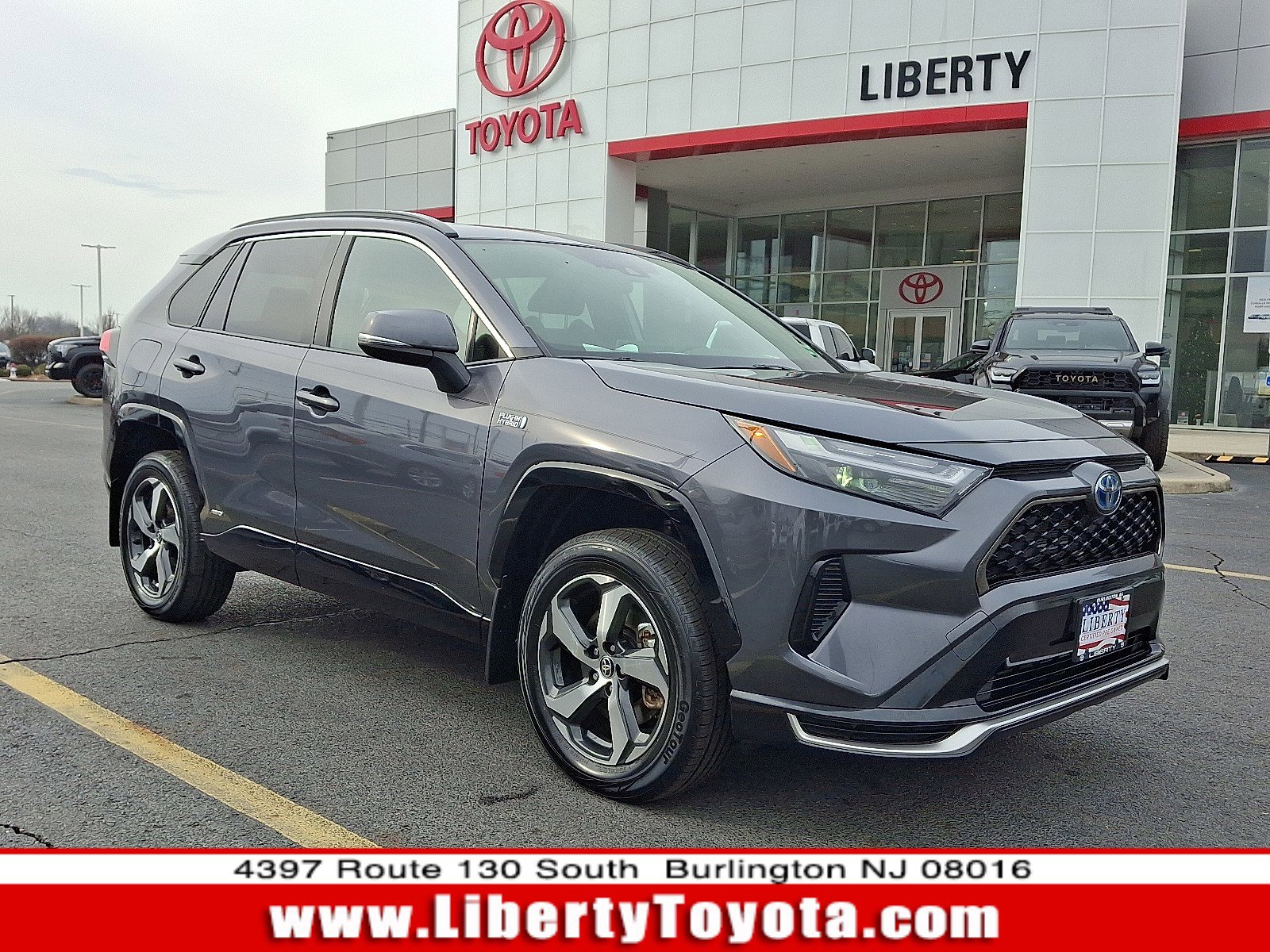 2024 Toyota RAV4 SE's photo